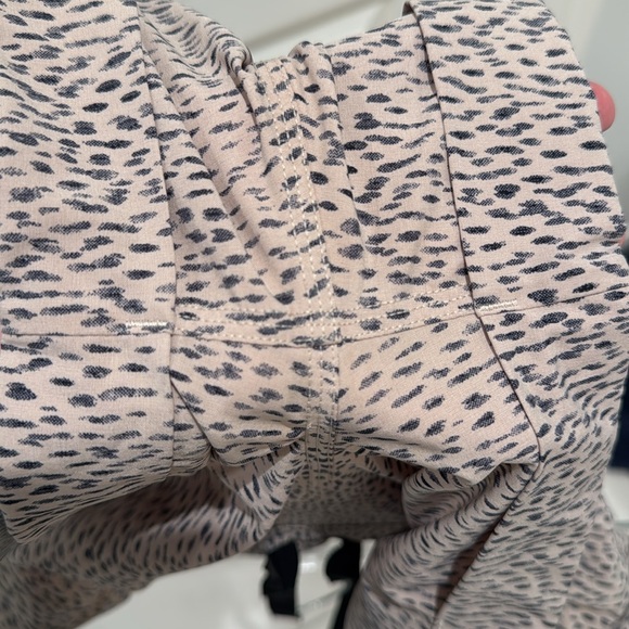 Lululemon Spring Break Away Short *4-way Stretch
Dottie Dash Grain Black EUC - Picture 12 of 12